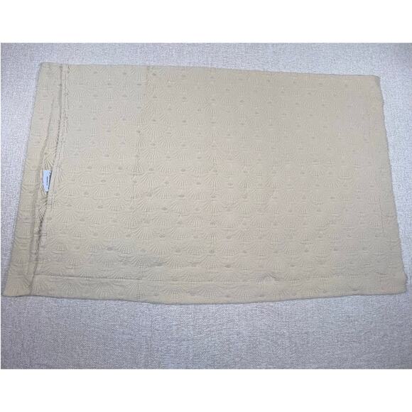Peacock Alley Lot of 2 Cream Egyptian Cotton Champagne Fan/Shell Pattern Shams - Picture 8 of 11